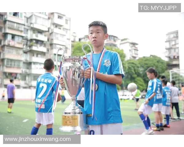 从业余小将到足球明星的成长之路与奋斗历程分享